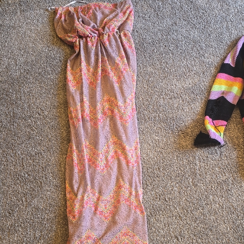 Long sleeveless lacey dress